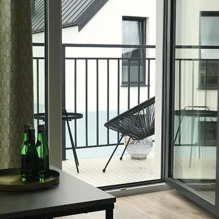 Siedlisko na wydmach, sauna,podgrzewane jacuzzi,domki klimatyzowane,starlink internet,parking Dom wakacyjny Łeba
