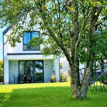 Siedlisko Na Wydmach, Sauna,podgrzewane Jacuzzi,domki Klimatyzowane,starlink Internet,parking بيت للعطل *