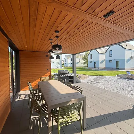 度假居 Siedlisko Na Wydmach, Sauna, Jacuzzi, Domki Klimatyzowane