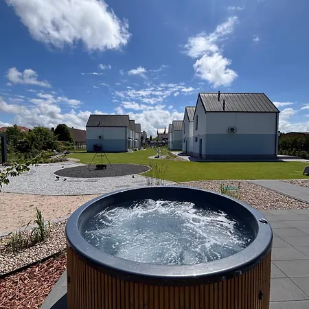 Dom wakacyjny Siedlisko Na Wydmach, Sauna,domki Klimatyzowane,starlink Internet,parking Łeba